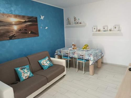 A seating area at Trenta metri dal mare Caraibico