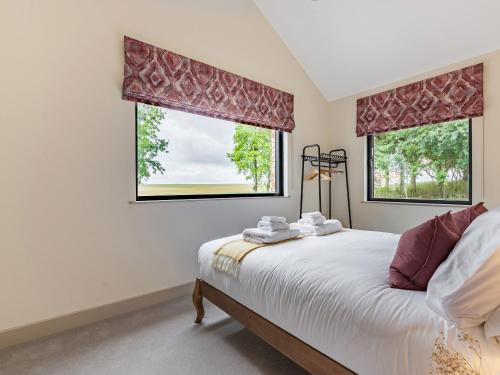 Una cama o camas en una habitación de Partridge
