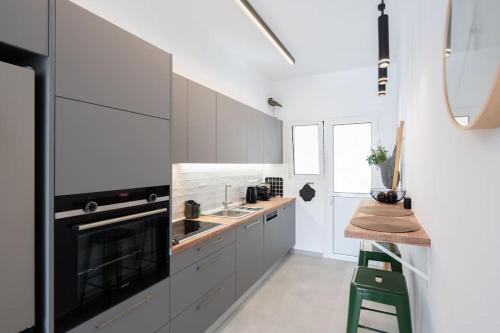 2BR Apt-Magic Terrace - Close to Metro & Acropolis