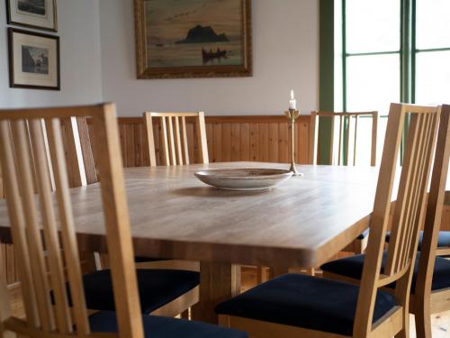 a wooden table with chairs and a bowl on it at Kalle i Lofoten in Kabelvåg