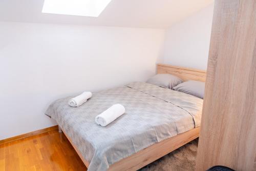 מיטה או מיטות בחדר ב-Apartman Centar,self check IN-OUT