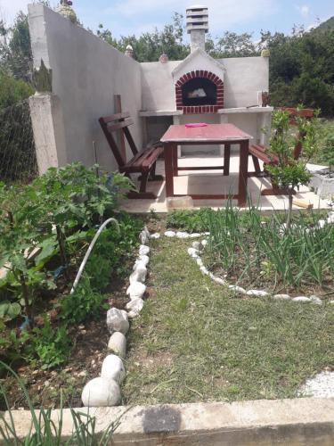 Jardín al aire libre en Apartments Snezana