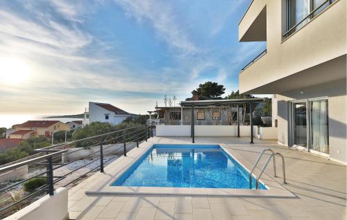 a swimming pool on the balcony of a house at Beautiful Home In Sevid Na Moru in Sevid