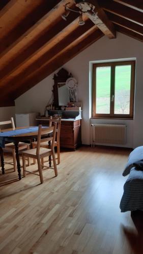 a living room with a table and a piano at La capucine in Sonvilier