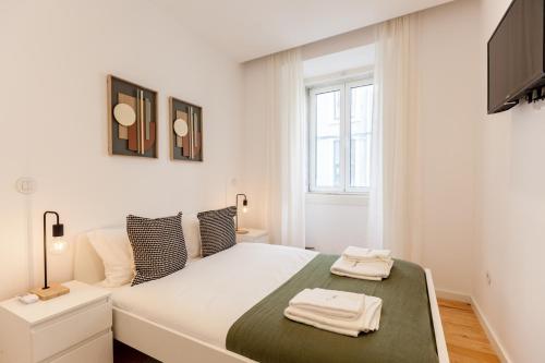 FLH Alcântara Elegant Charm with Balcony