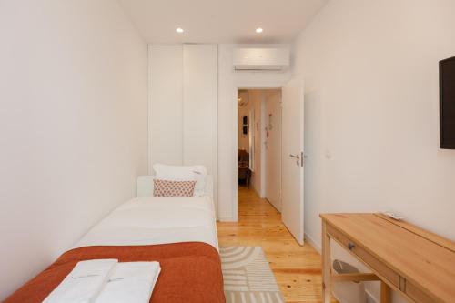 FLH Alcântara Elegant Charm with Balcony