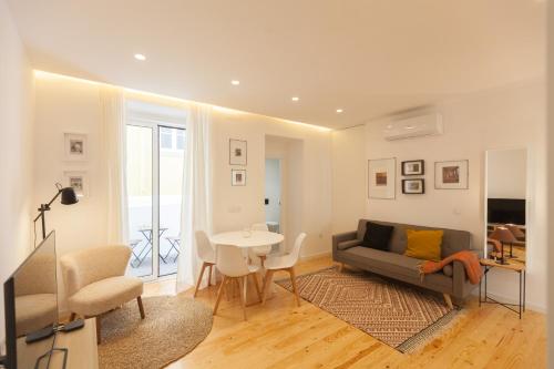 FLH Alcântara Elegant Charm with Balcony