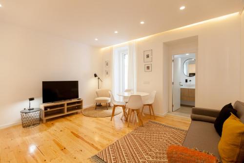 FLH Alcântara Elegant Charm with Balcony