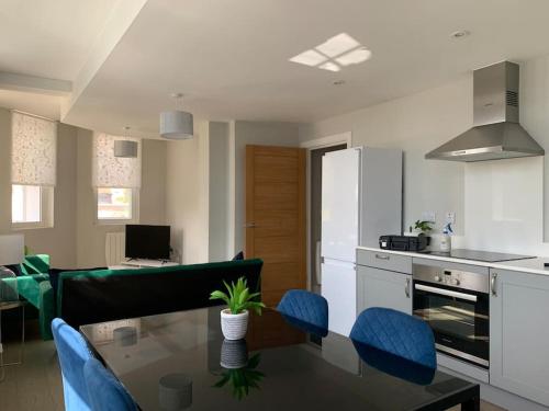 Gallery image of Two bedroom, modern spacious apartment. in Brentwood