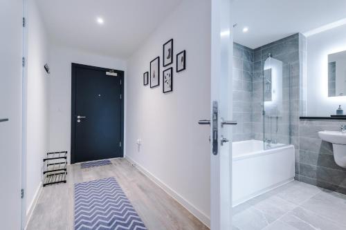 a bathroom with a tub and a toilet and a sink at NEW! Pristine 2-Bed Flat on Liverpool by 53 Degrees Property, Amazing Location, Sleeps 6! in Liverpool