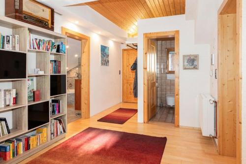 Knihovna v apartmánu