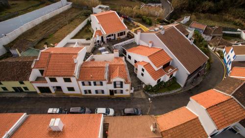 an overhead view of a group of houses with roofs at Casa do Porto Formoso – Praia dos Moinhos in Porto Formoso