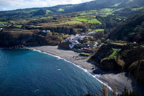 an aerial view of a beach and the ocean at Casa do Porto Formoso – Praia dos Moinhos in Porto Formoso