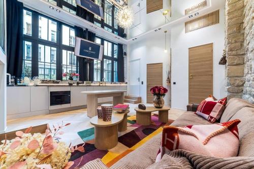 B Luxe Triplex, Cinema Near Place des Vosges AC