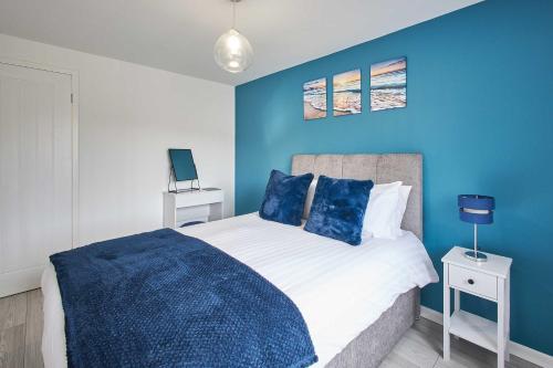 Ένα ή περισσότερα κρεβάτια σε δωμάτιο στο Host & Stay - Marsden Beach House
