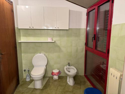 a small bathroom with a toilet and a bidet at Villa Rama in Aci Castello