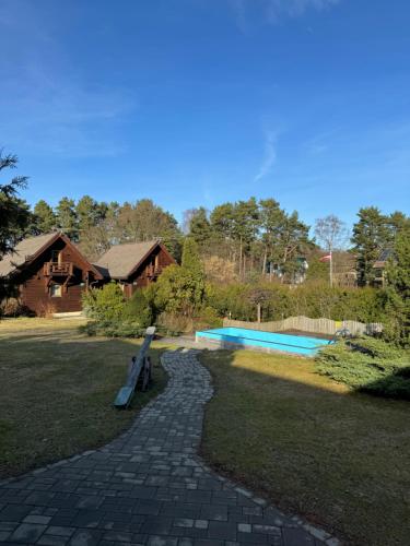 Piscina a Kapteinis&Grants o a prop