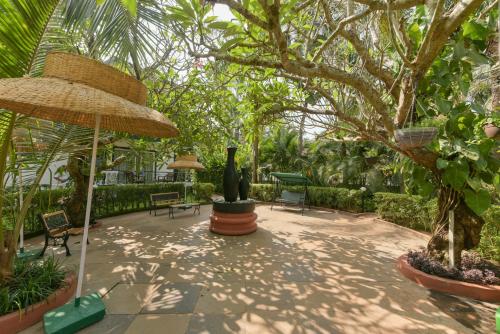 Taman di luar 2 Bedroom Apartment in Resort on Candolim Beach