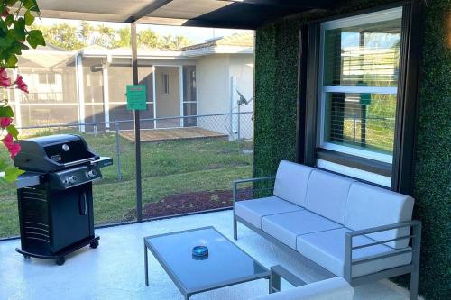 Galeriebild der Unterkunft Waterfront Gulf Gateway: Pool/Dock/Grill/Gameroom in Fort Myers