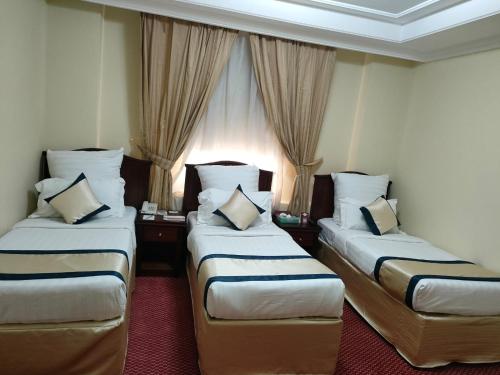 Кровать или кровати в номере Al Azhar Almassi Hotel