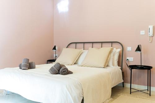 Ein Bett oder Betten in einem Zimmer der Unterkunft Three Cities Guest House