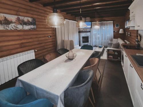 Η κουζίνα ή μικρή κουζίνα στο Guest House Recharge