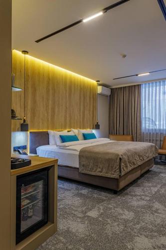 a hotel room with a large bed and a tv at ТАУ-HOUSE in Kok-Shoky