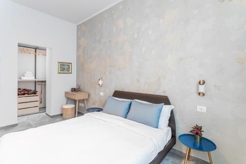 Katil atau katil-katil dalam bilik di Sissi Home - Pavia City Center - by Host4U