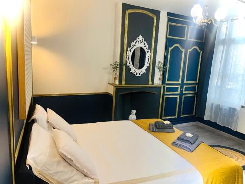 Postel nebo postele na pokoji v ubytování Studio Royal Saint-Omer Centre