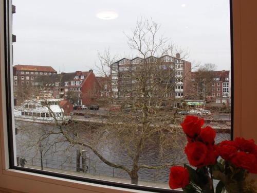 Vista generica su Emden o vista sulla città dall'interno dell'appartamento