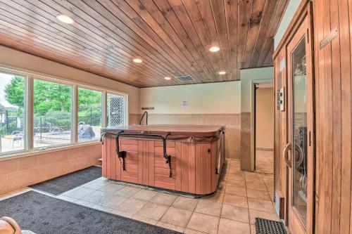 Fotografie z fotogalerie ubytování Deck and Community Perks Sky Valley Home! v destinaci Dillard