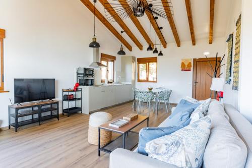 a living room with a couch and a table at Apartamentos Montes Vindios in Cangas de Onís