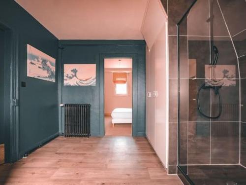 a bathroom with a walk in shower and a glass door at Grand Appartement 8 personnes - parking gratuit in Mulhouse