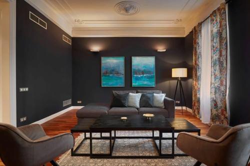 The Collection Barcelona - Classy 3BD - 2BTH with private patio in Eixample