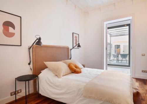 The Collection Barcelona - Classy 3BD - 2BTH with private patio in Eixample