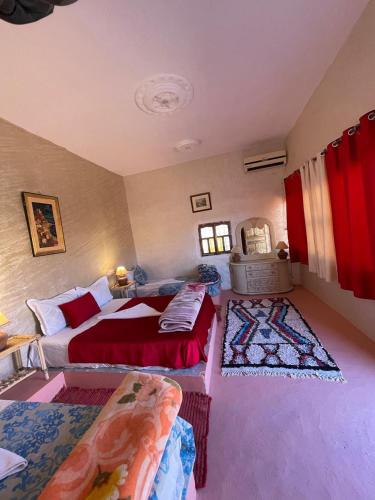 a bedroom with two beds and a couch in it at Dar Salwa in Aït Ben Haddou