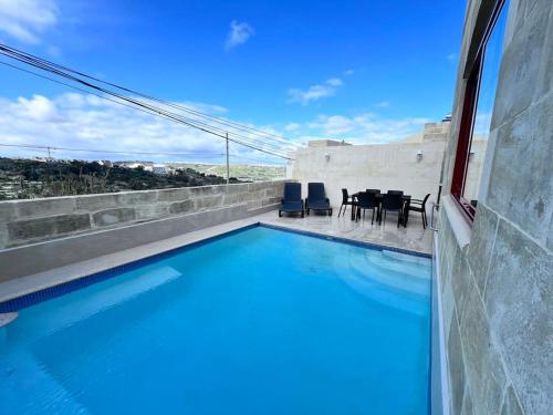 Der Swimmingpool an oder in der Nähe von Xaghra Gozo - Ta' Pawlu Farmhouse