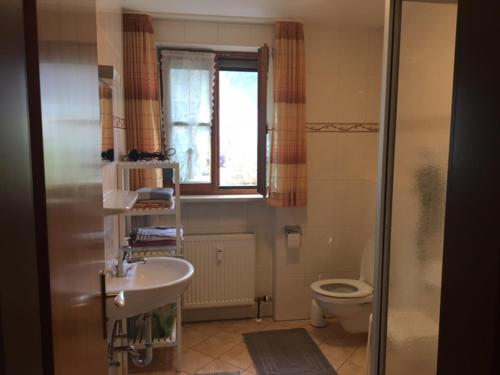 Ferienwohnungen Hanke Barbaraにあるバスルーム