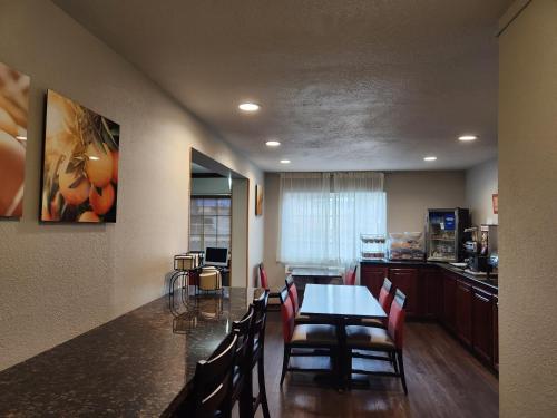 a dining room and kitchen with a table and chairs at Comfort Inn Yreka I-5 in Yreka
