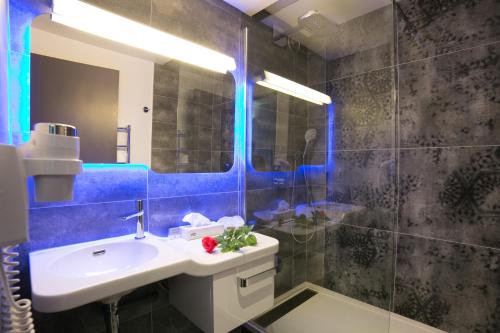 a bathroom with a sink and a mirror at Le Thalassa Hôtel & Spa in Camaret-sur-Mer
