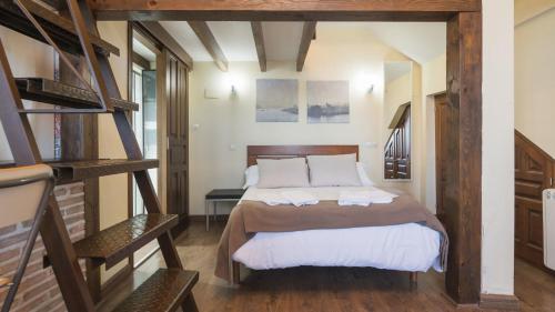 a bedroom with a large bed in a room at Apartamentos Zocosol by Toledo AP in Toledo