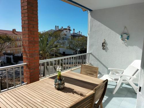 A balcony or terrace at ApartiaBeach Apartamentos