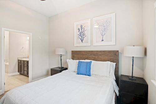 Кровать или кровати в номере Oceanic Oasis