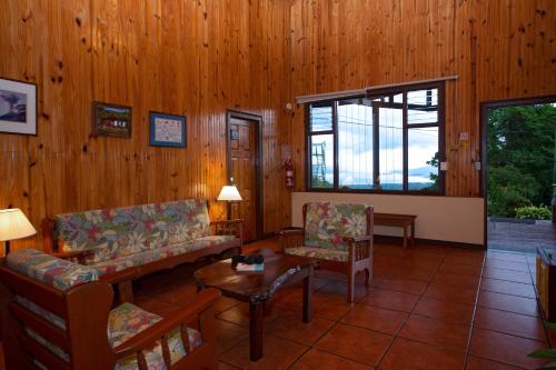 Posezení v ubytování Arenal Observatory Lodge & Trails