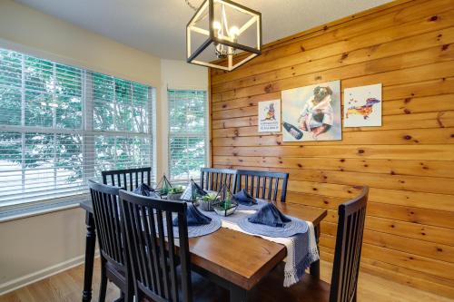 a dining room with a wooden wall at Cozy home near Pigeon Forge attractions in Pigeon Forge