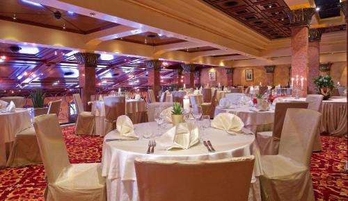 Mulino Luxury Boutique Hotel tesisinde bir restoran veya yemek mekanı