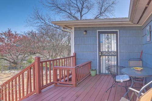Un balcón o terraza en Birmingham Home with Yard about 7 Mi to Downtown!