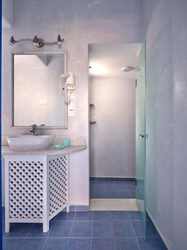 Gallery image of Blue Dolphin Antiparos Villas and Suites in Agios Georgios
