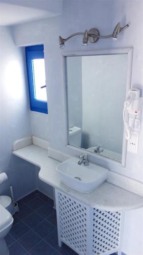 Gallery image of Blue Dolphin Antiparos Villas and Suites in Agios Georgios