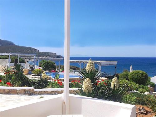 Gallery image of Blue Dolphin Antiparos Villas and Suites in Agios Georgios